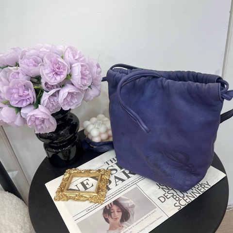 LOEWE 經典 Nappa 束口福袋包