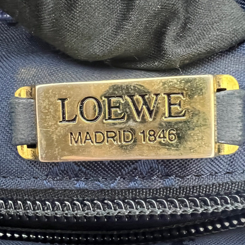LOEWE 經典 Nappa 束口福袋包-17