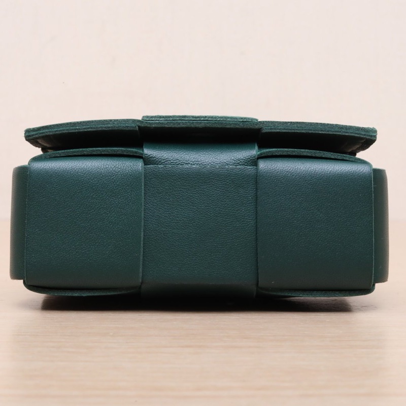 BOTTEGA VENETA CassetteMini12綠色羊皮肩背包-3
