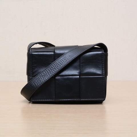 BOTTEGA VENETA CassetteMini12黑色牛皮肩背包