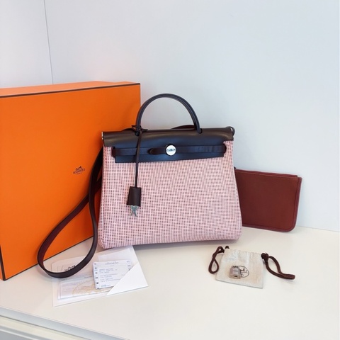 【99新大全套🆕】Hermes 樹莓色銀扣華夫餅格Herbag Zip31單肩包 手提包