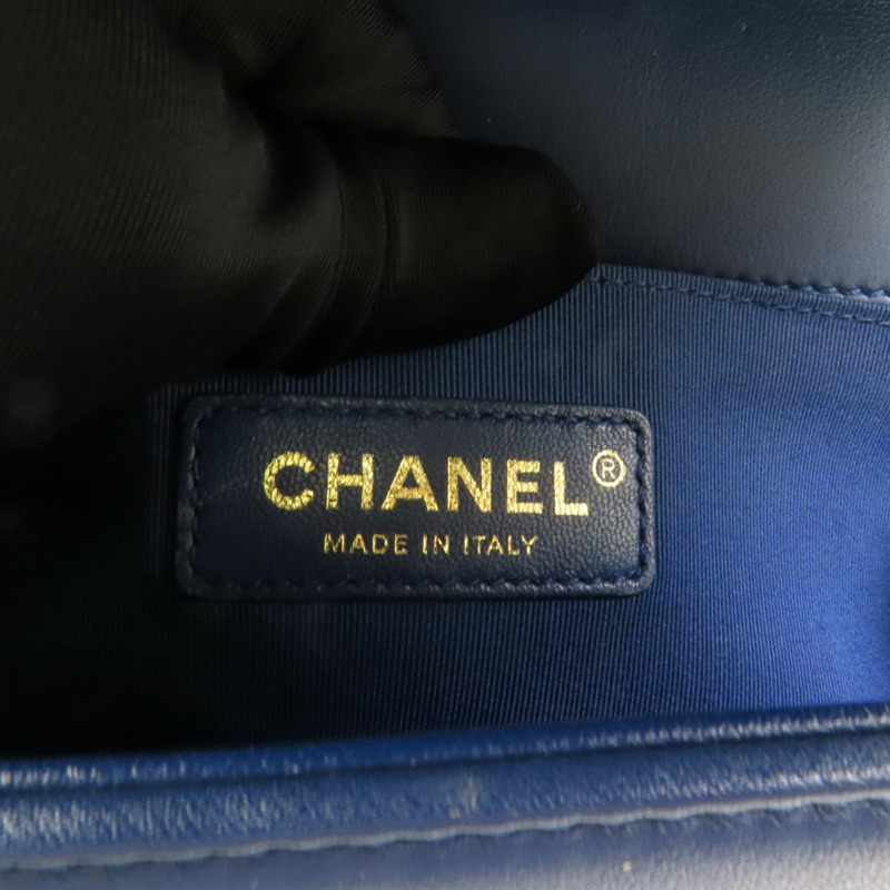 CHANEL 羊皮皮革Boy 20金扣鏈帶肩背袋-7