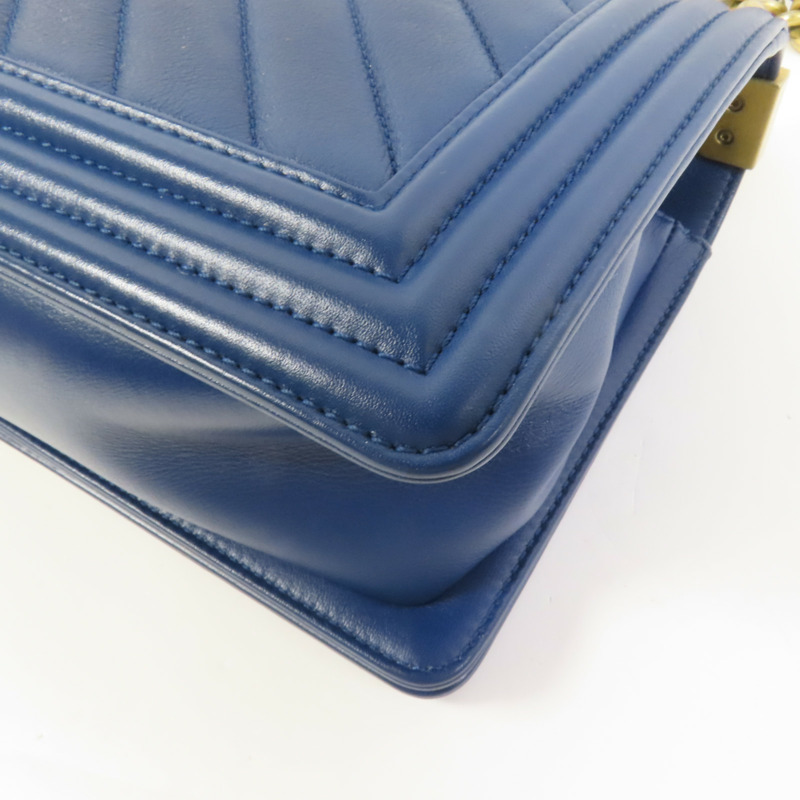 CHANEL 羊皮皮革Boy 20金扣鏈帶肩背袋-10