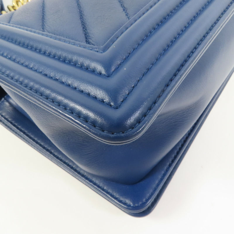 CHANEL 羊皮皮革Boy 20金扣鏈帶肩背袋-11