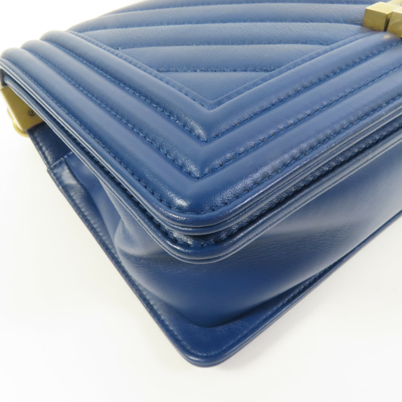 CHANEL 羊皮皮革Boy 20金扣鏈帶肩背袋-12