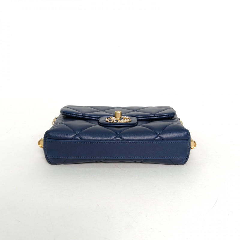 CHANEL 藍色羊皮晶片開金扣CF季節款21秋冬藍白珍珠扣鏈條包-3
