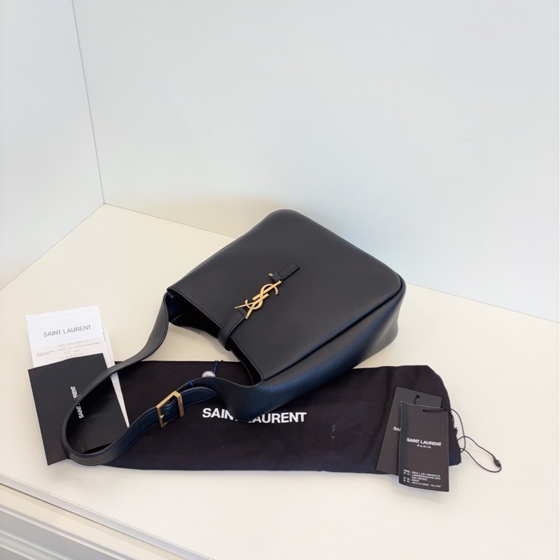 【閒置帶吊牌🆕】YSL Le5a7黑金全皮Hobo金勾小水桶腋下包 小號 small-4