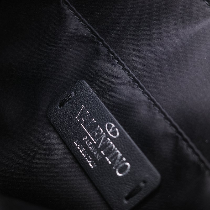 Valentino 華倫天奴 VLTN 黑色 小牛皮手拿包-13