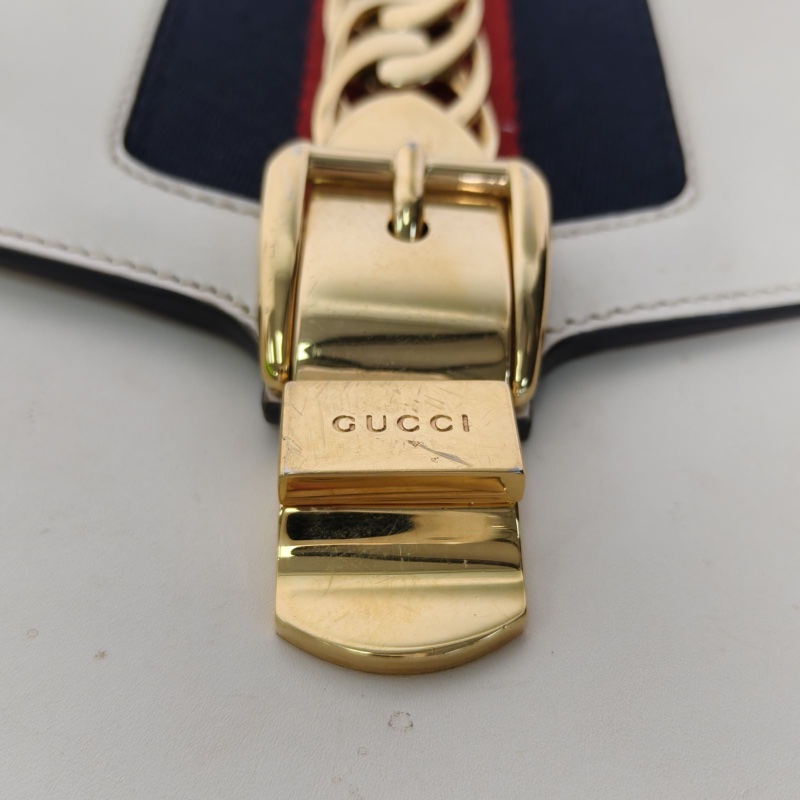 GUCCI Sylvie塞爾維亞絲帶包小號25.5白色牛皮金扣肩背包-4