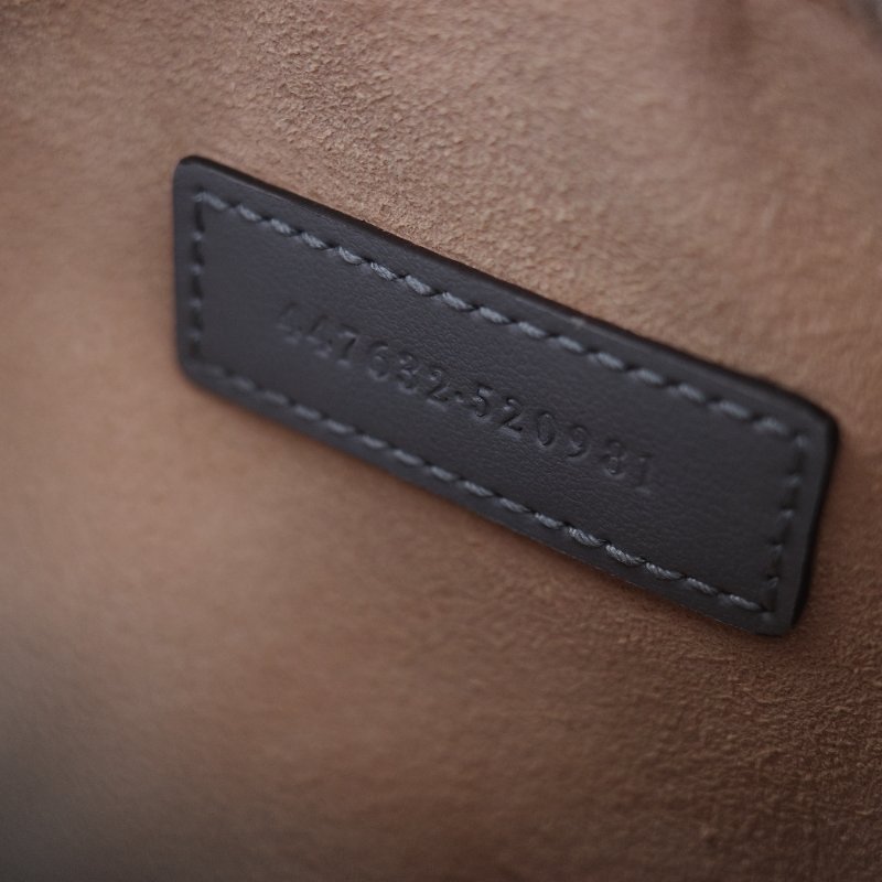 Gucci 古馳 GG Marmont 灰色絎縫牛皮 銀色 拉鍊斜包相機包肩背包-16