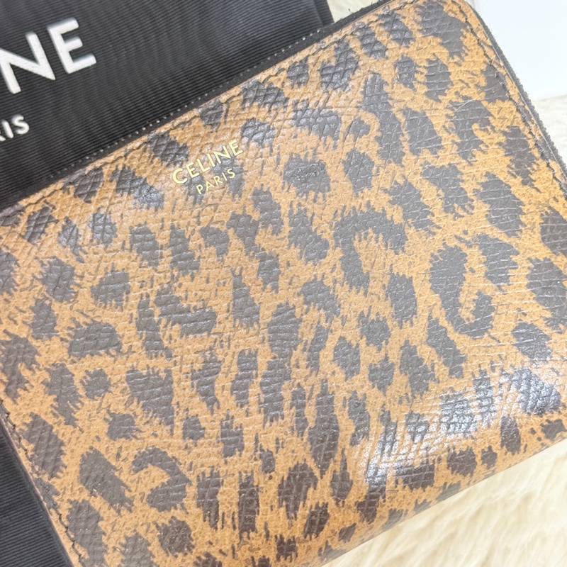 甜售私物🤎CELINE棕色 零錢包 拉鏈短夾 中夾 👍容量好用的皮夾 豹紋招財錢包 💰賺豹一整年  體積小但容量好裝-3