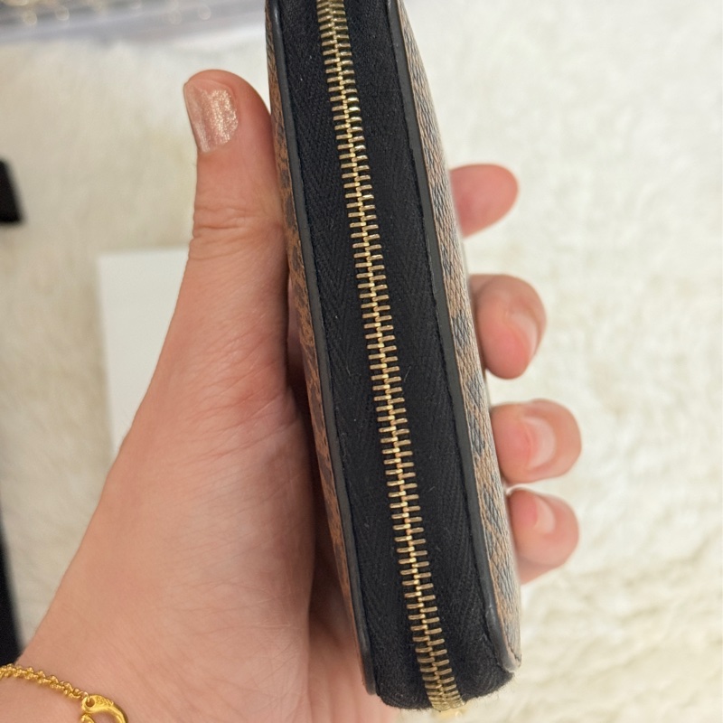 甜售私物🤎CELINE棕色 零錢包 拉鏈短夾 中夾 👍容量好用的皮夾 豹紋招財錢包 💰賺豹一整年  體積小但容量好裝-9