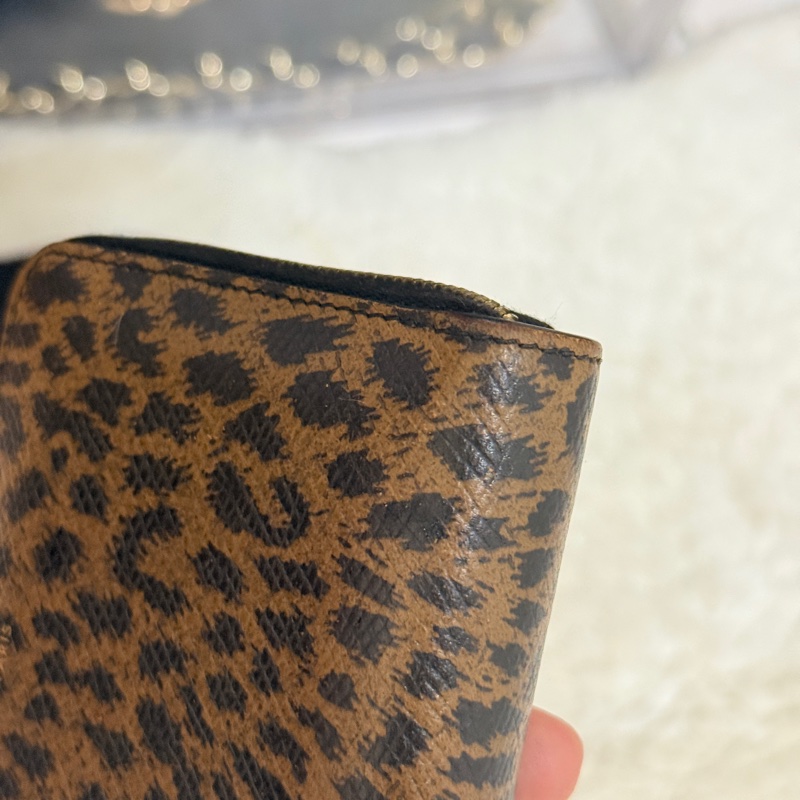 甜售私物🤎CELINE棕色 零錢包 拉鏈短夾 中夾 👍容量好用的皮夾 豹紋招財錢包 💰賺豹一整年  體積小但容量好裝-24