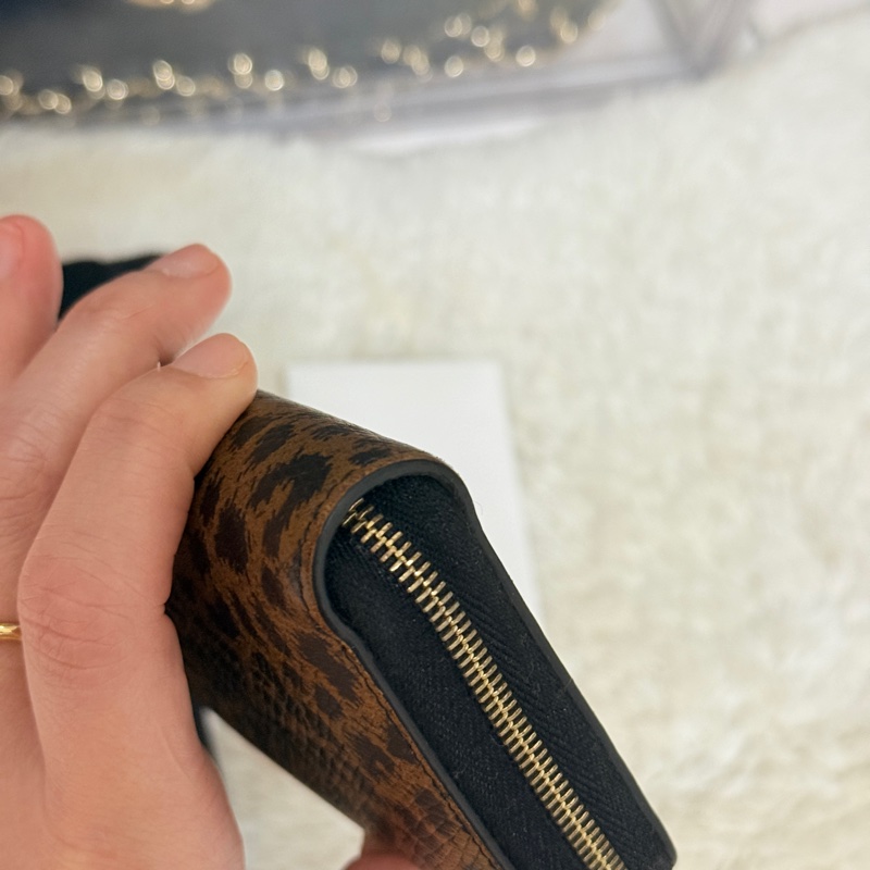 甜售私物🤎CELINE棕色 零錢包 拉鏈短夾 中夾 👍容量好用的皮夾 豹紋招財錢包 💰賺豹一整年  體積小但容量好裝-25