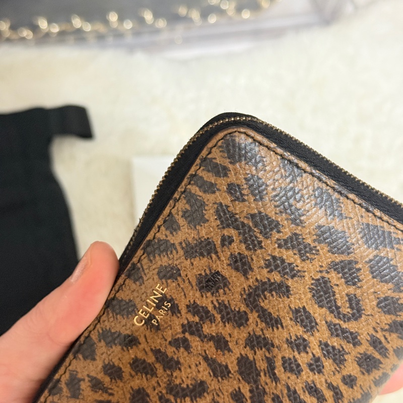 甜售私物🤎CELINE棕色 零錢包 拉鏈短夾 中夾 👍容量好用的皮夾 豹紋招財錢包 💰賺豹一整年  體積小但容量好裝-28
