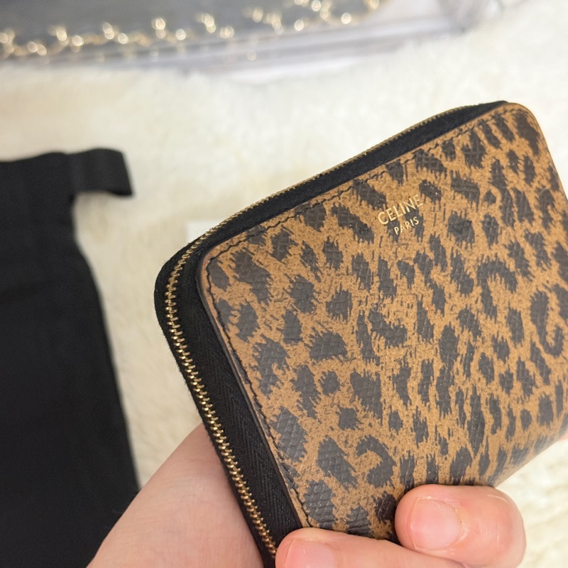 甜售私物🤎CELINE棕色 零錢包 拉鏈短夾 中夾 👍容量好用的皮夾 豹紋招財錢包 💰賺豹一整年  體積小但容量好裝-29