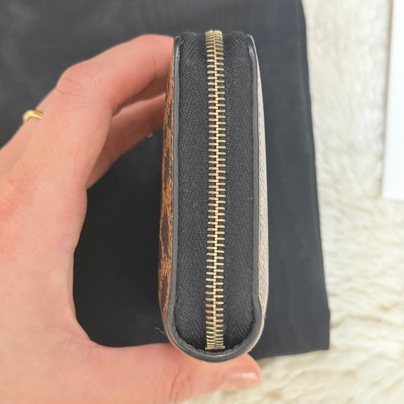 甜售私物🤎CELINE棕色 零錢包 拉鏈短夾 中夾 👍容量好用的皮夾 豹紋招財錢包 💰賺豹一整年  體積小但容量好裝-35