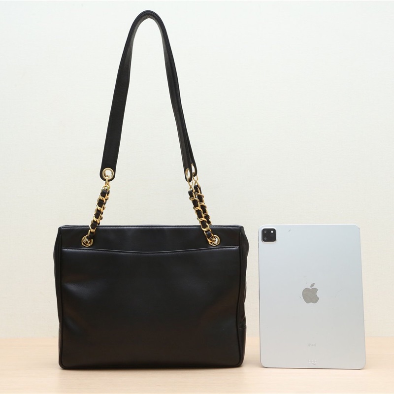 CHANEL 中古黑金羊雙Clogo奶粉包黑色羊皮2開金扣肩背包-2