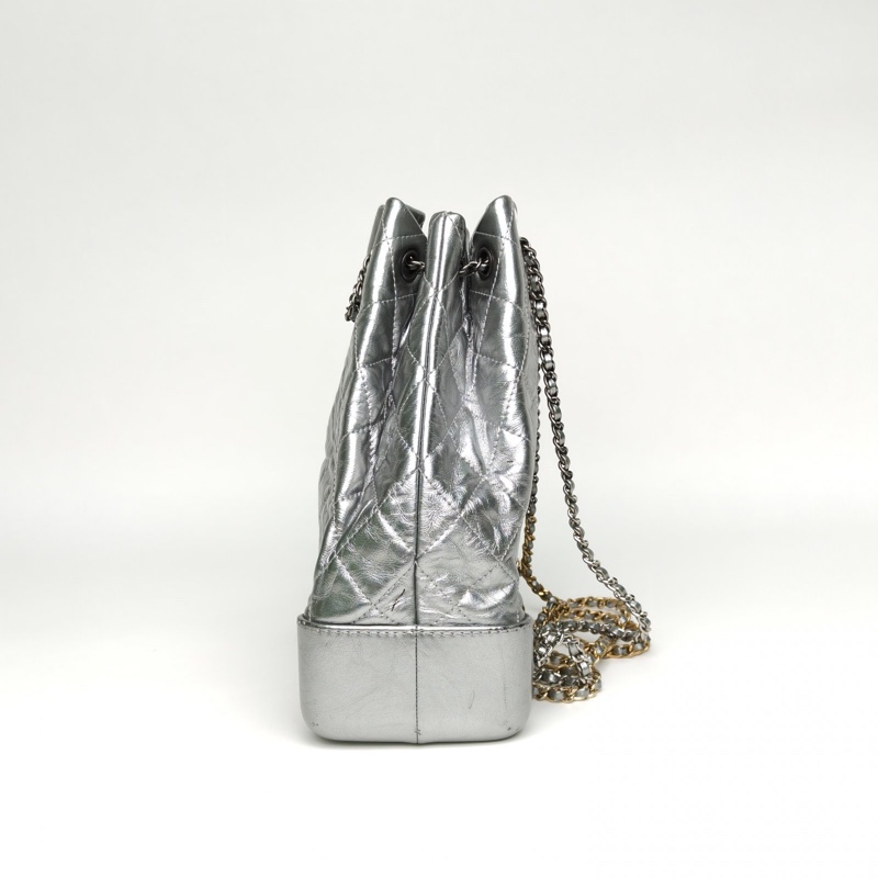 CHANEL GABRIELLE流浪雙肩包小號銀色牛皮24開金銀扣肩背包-1