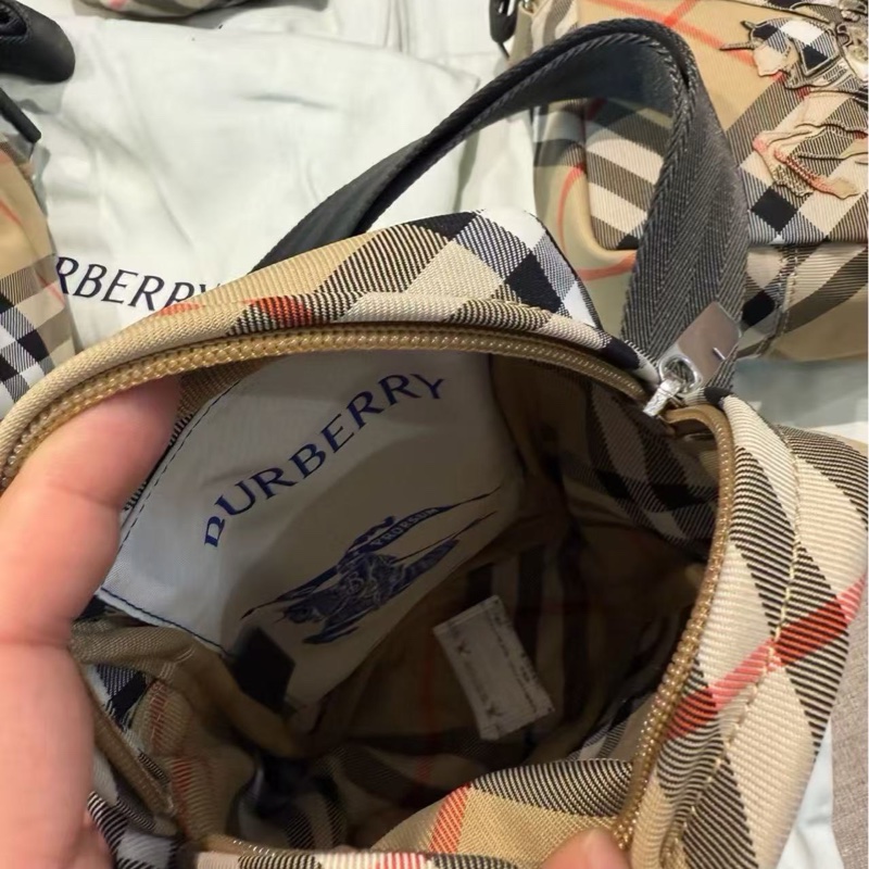 Burberry 戰馬手機包-2
