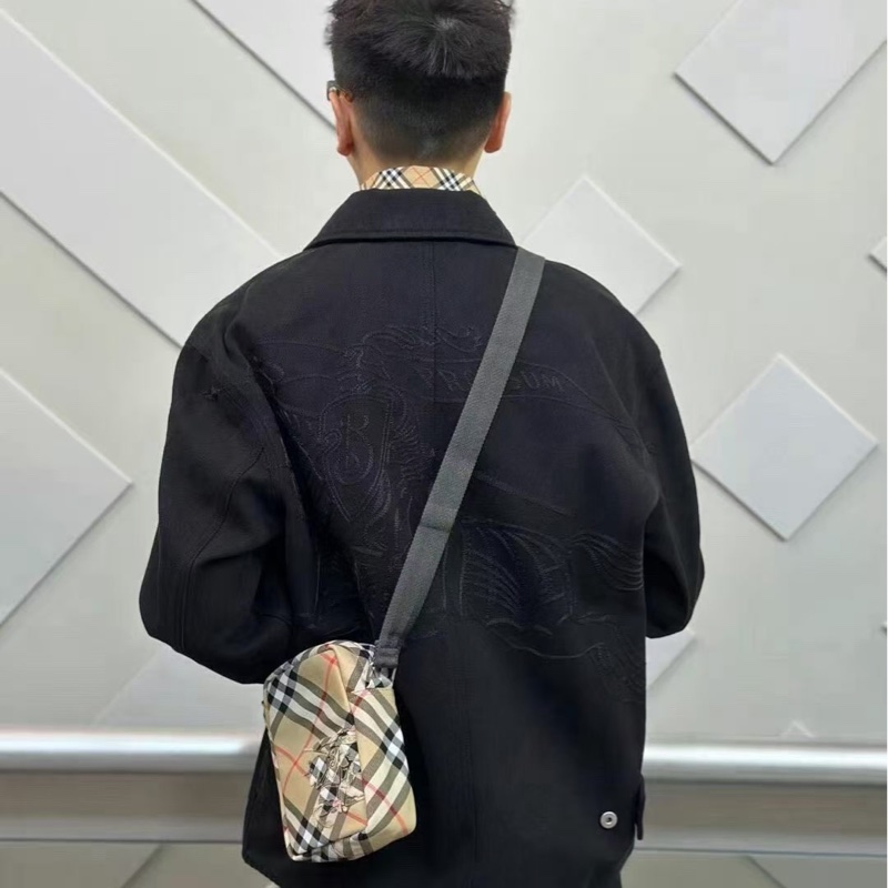 Burberry 戰馬手機包-3