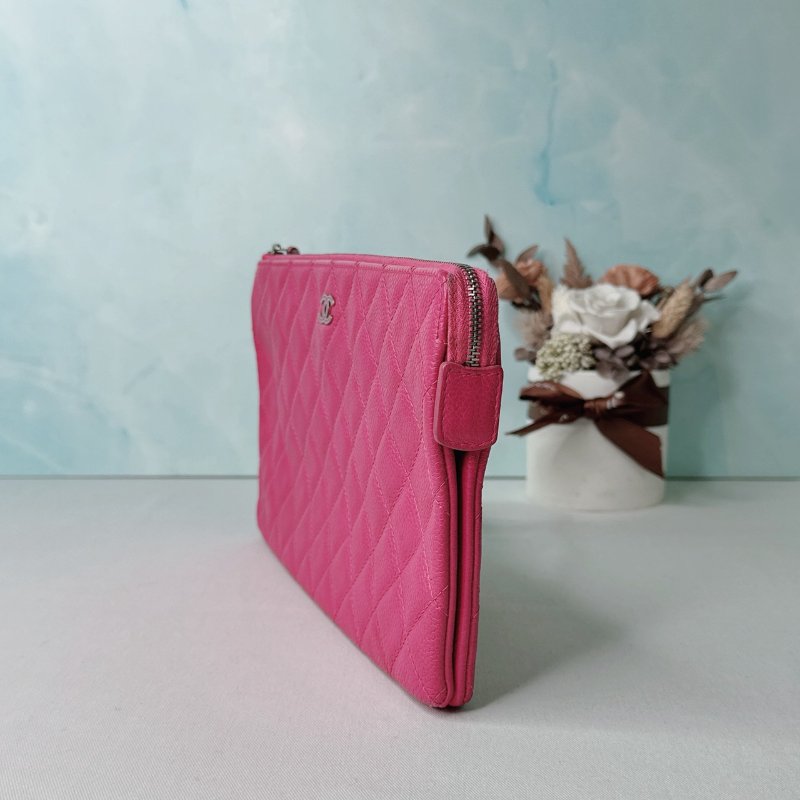 CHANEL 玫粉荔枝皮革手拿包-2