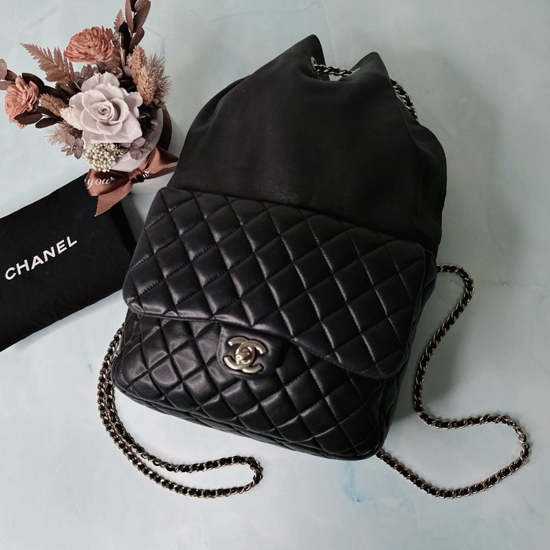 CHANEL 黑金羊皮束口後背包-0