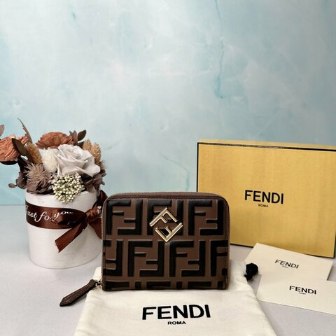 FENDI 全新FF Diamonds棕色短夾