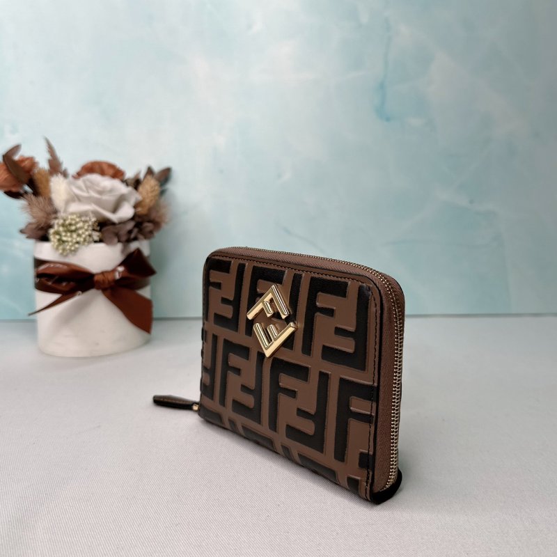 FENDI 全新FF Diamonds棕色短夾-2