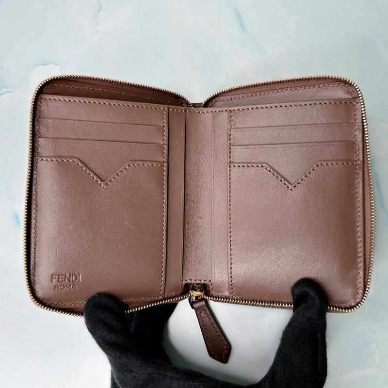 FENDI 全新FF Diamonds棕色短夾-4