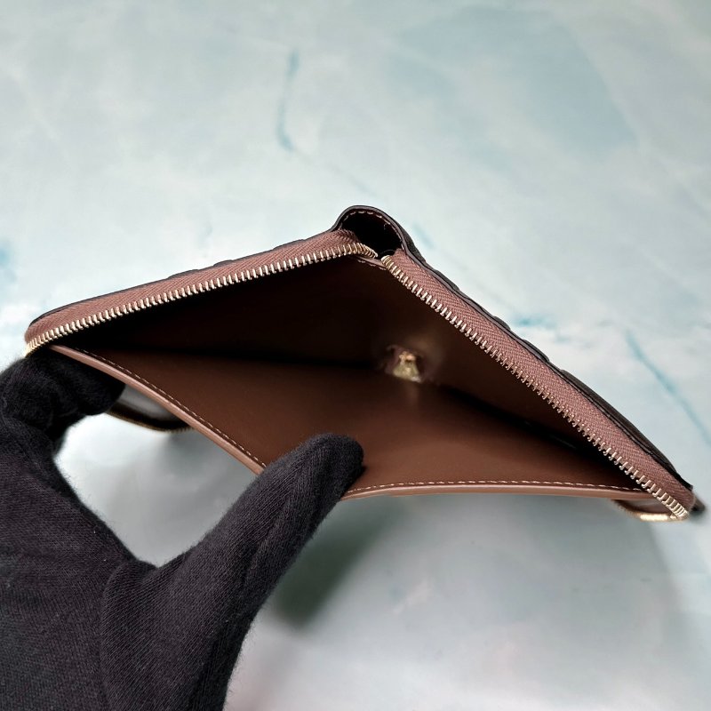 FENDI 全新FF Diamonds棕色短夾-5