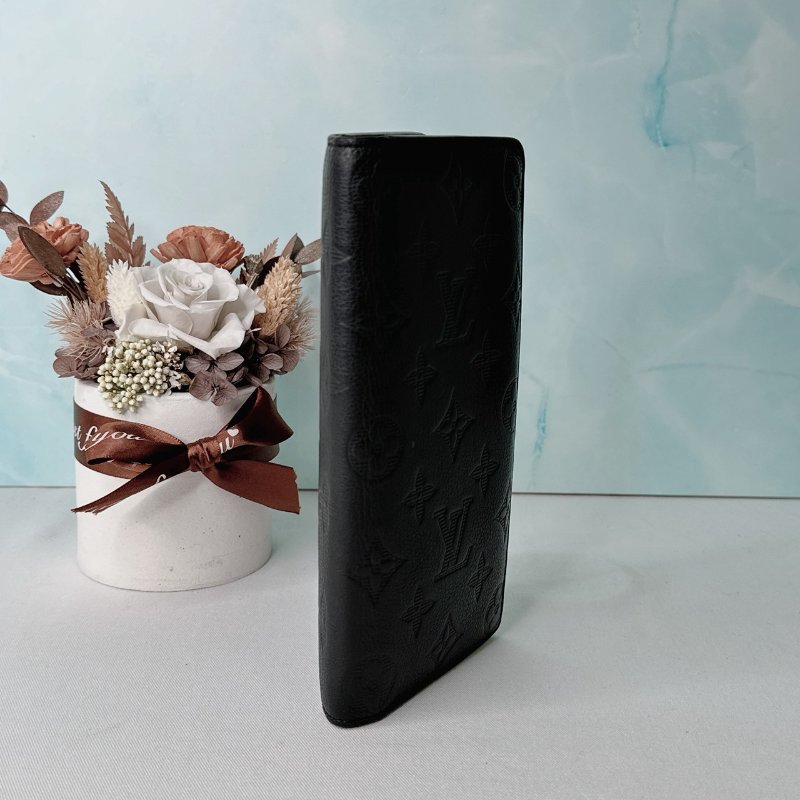 LV Brazza壓紋對開長夾-3