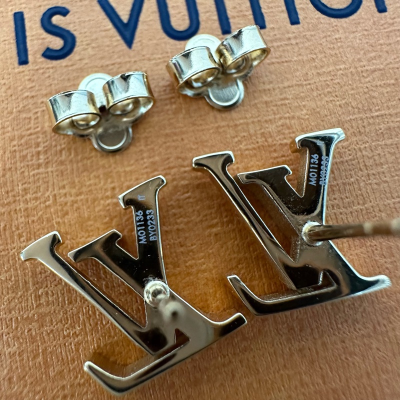LV M01136 粉金琺瑯LOGO耳環-5