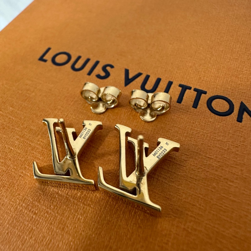 LV M01136 粉金琺瑯LOGO耳環-8