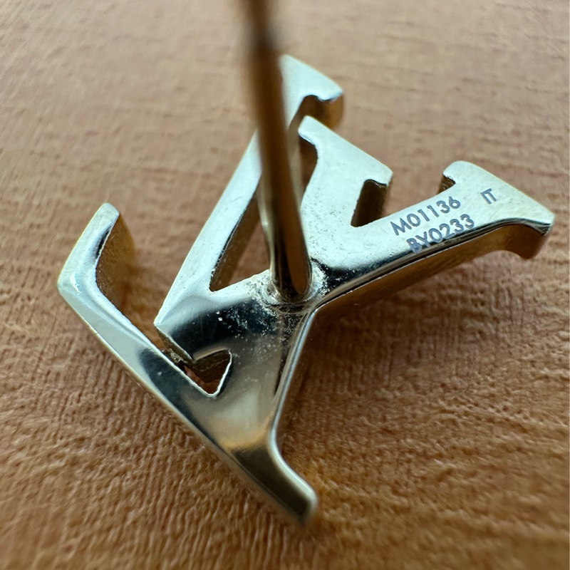 LV M01136 粉金琺瑯LOGO耳環-13