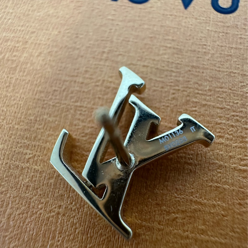 LV M01136 粉金琺瑯LOGO耳環-14
