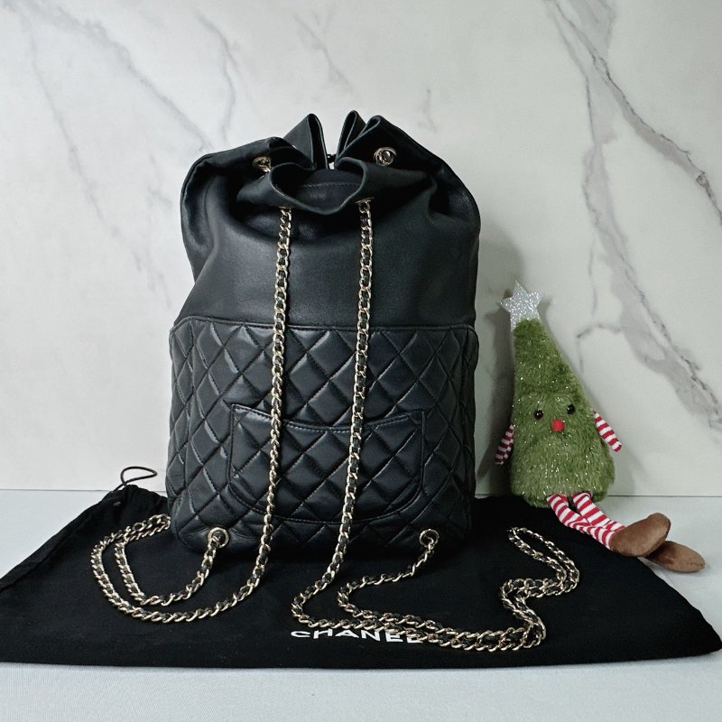 CHANEL 黑金束口鏈帶後背包-1