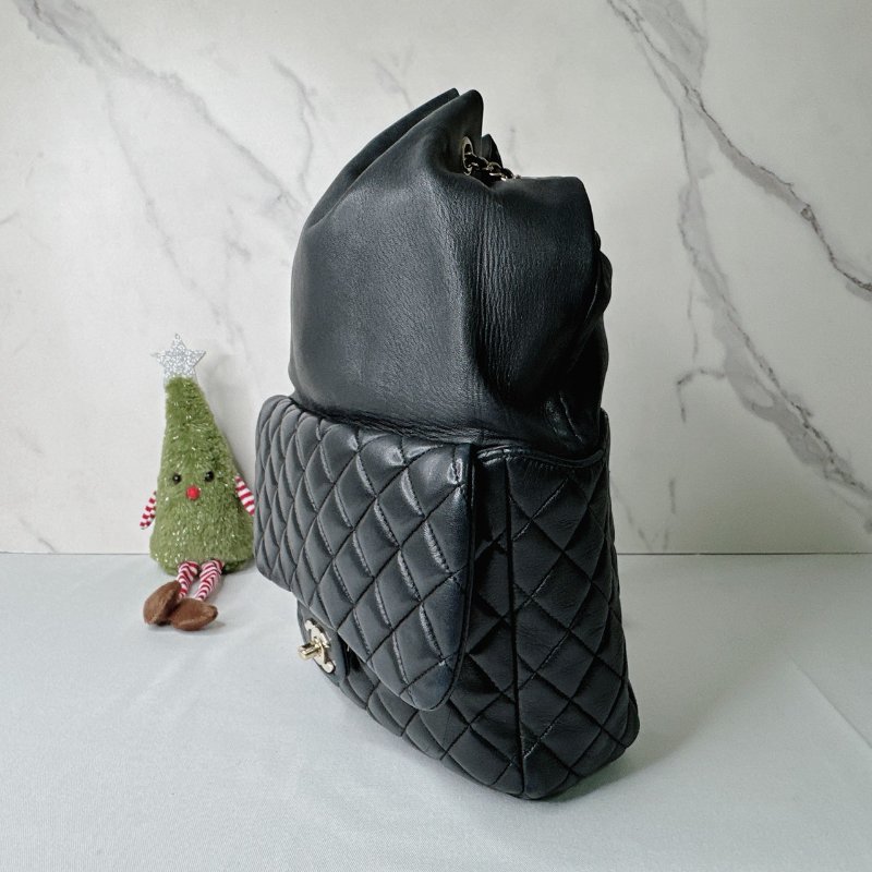 CHANEL 黑金束口鏈帶後背包-2