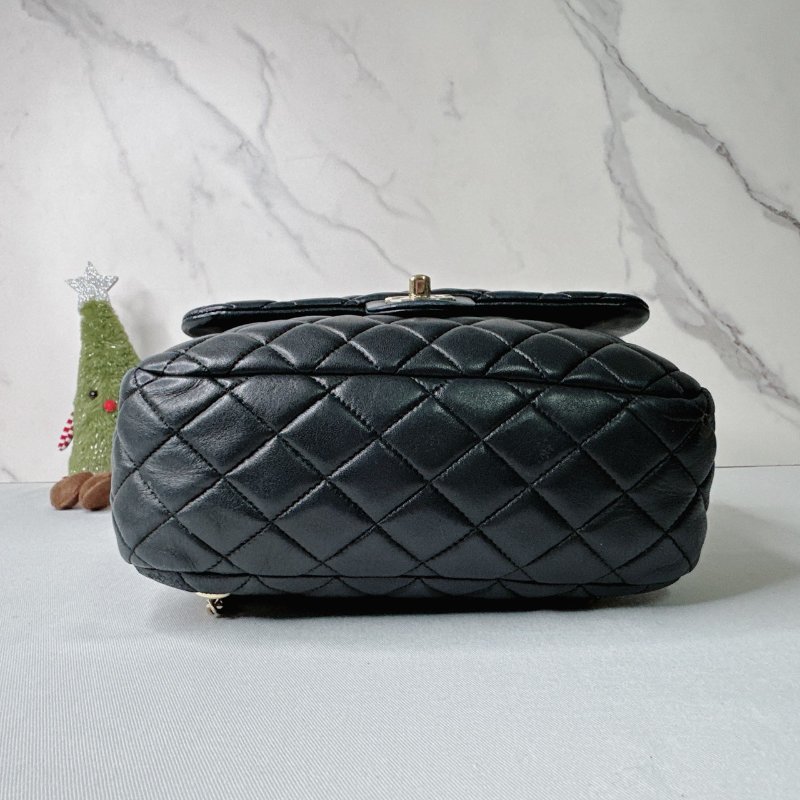 CHANEL 黑金束口鏈帶後背包-5