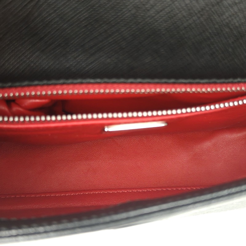 PRADA 黑色牛皮銀扣十字紋腋下包單肩包-5