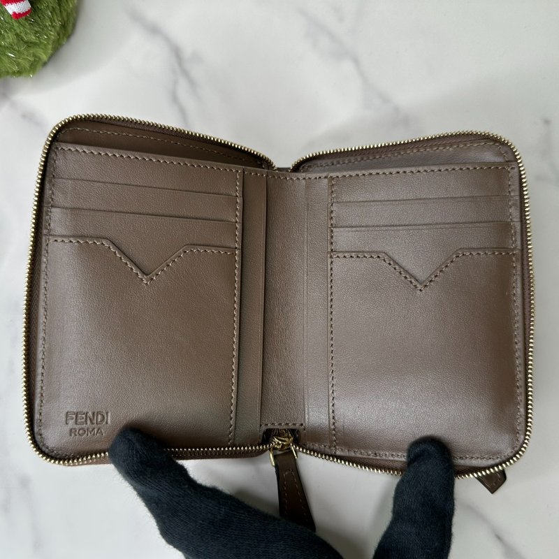 FENDI 全新FF拉鍊短夾-4