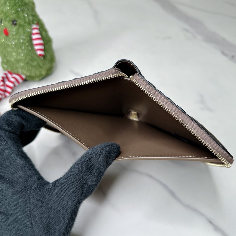 FENDI 全新FF拉鍊短夾-5