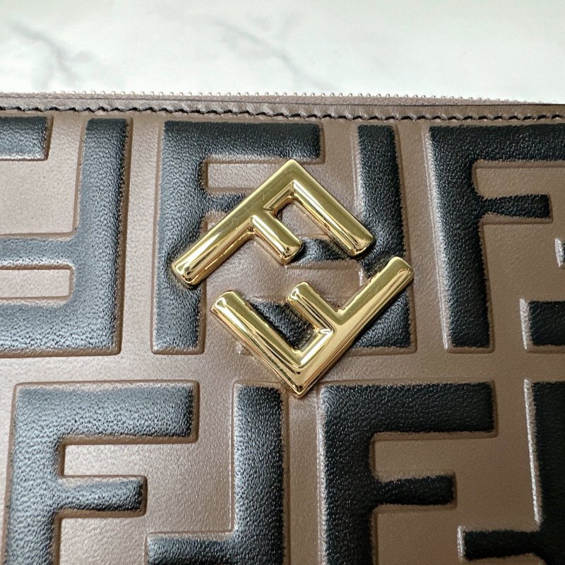 FENDI 全新FF拉鍊短夾-6