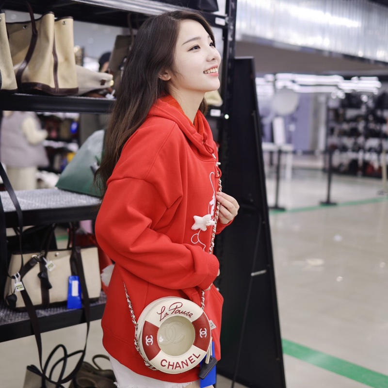 CHANEL 19C 走秀限量款游泳圈 奶白色拼紅色金鍊小羊皮 27開 約19x19-1