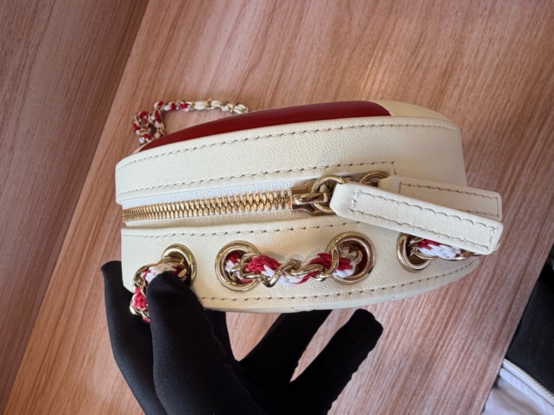 CHANEL 19C 走秀限量款游泳圈 奶白色拼紅色金鍊小羊皮 27開 約19x19-3