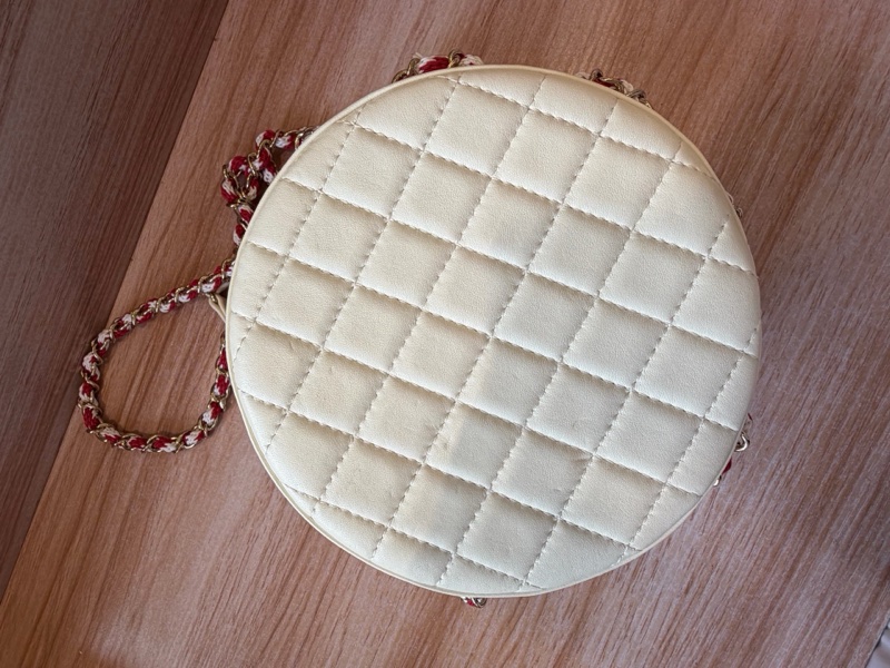 CHANEL 19C 走秀限量款游泳圈 奶白色拼紅色金鍊小羊皮 27開 約19x19-4
