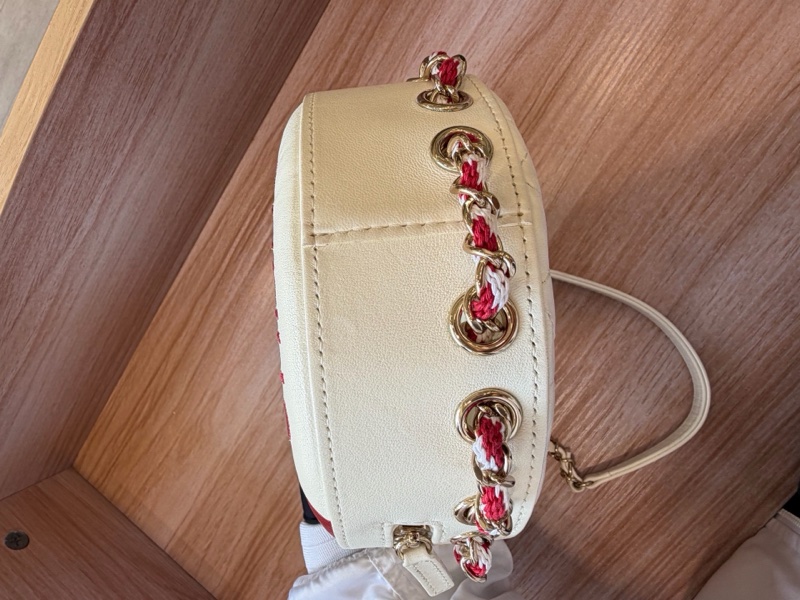 CHANEL 19C 走秀限量款游泳圈 奶白色拼紅色金鍊小羊皮 27開 約19x19-6
