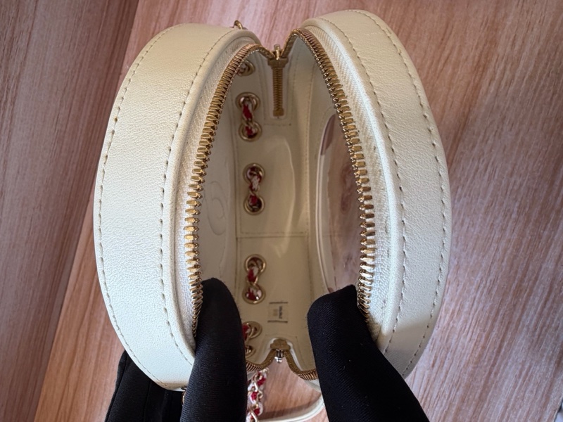 CHANEL 19C 走秀限量款游泳圈 奶白色拼紅色金鍊小羊皮 27開 約19x19-7