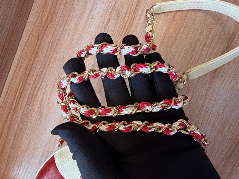 CHANEL 19C 走秀限量款游泳圈 奶白色拼紅色金鍊小羊皮 27開 約19x19-9