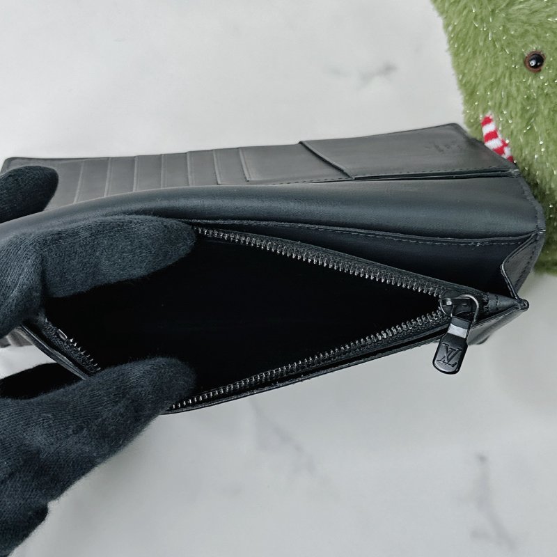 LV Brazza壓紋長夾-7